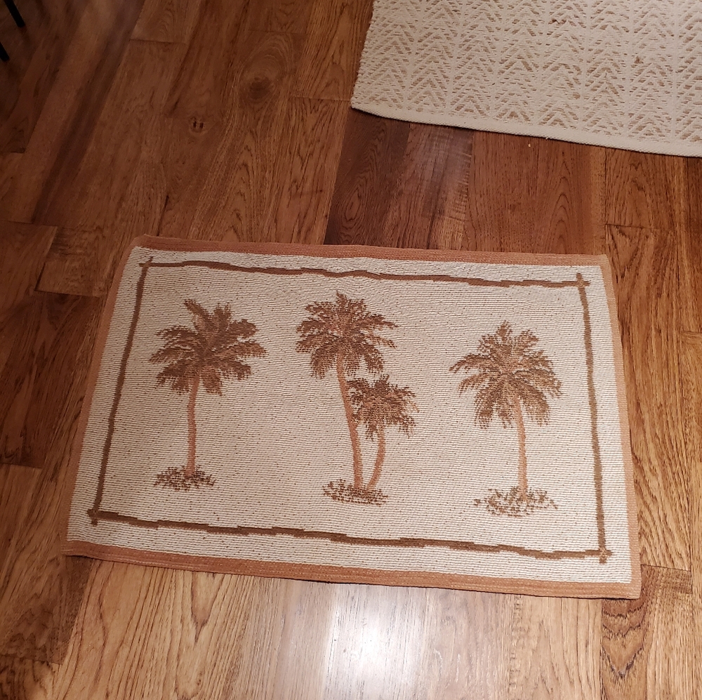 Palm Tree Patterned Rug - Picture 2 of 4